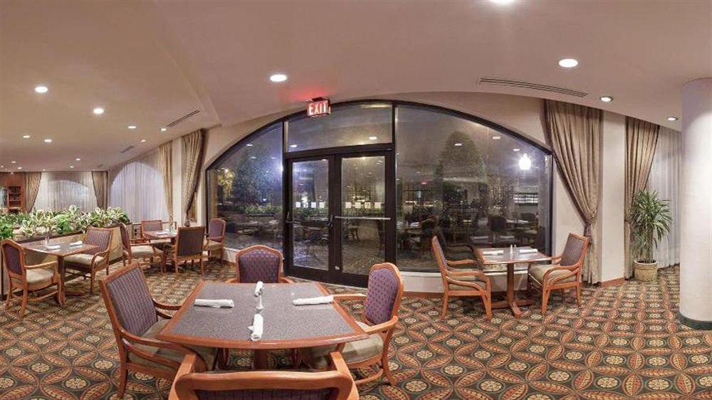 Holiday Inn Charlotte University By Ihg Exterior foto