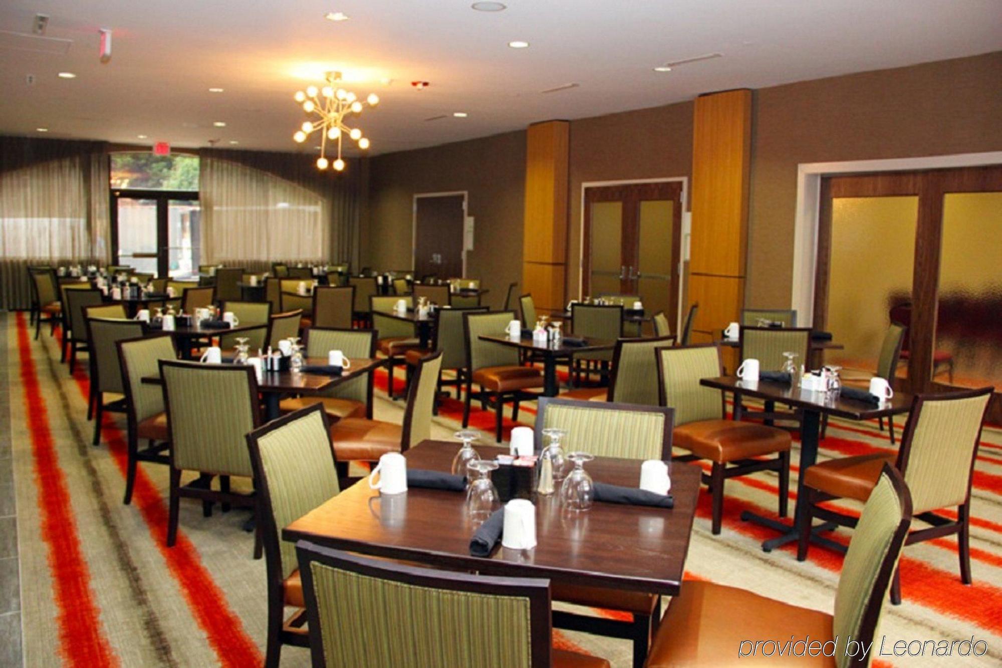 Holiday Inn Charlotte University By Ihg Exterior foto