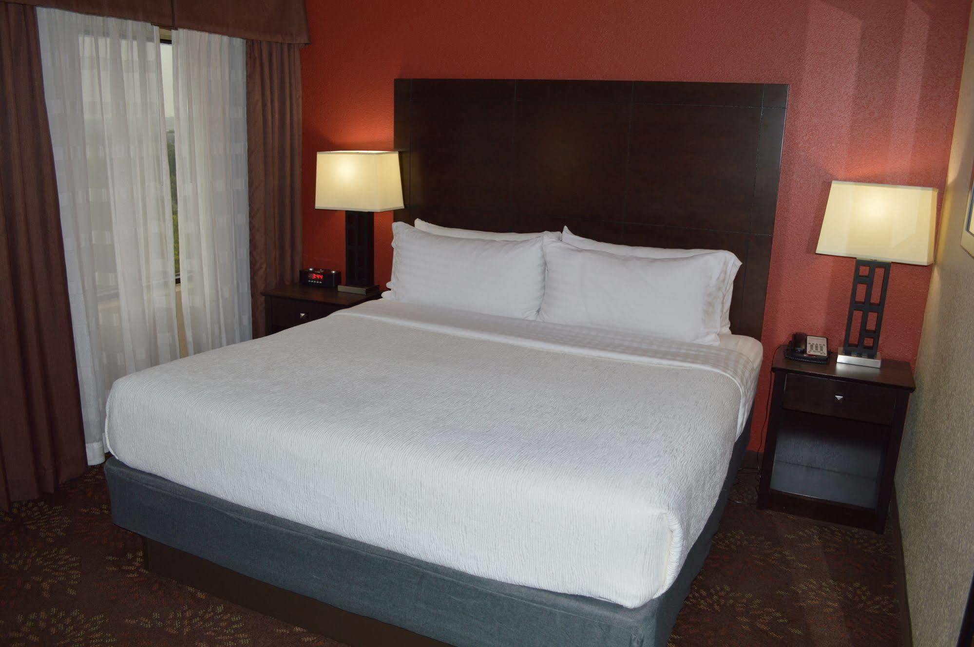 Holiday Inn Charlotte University By Ihg Exterior foto