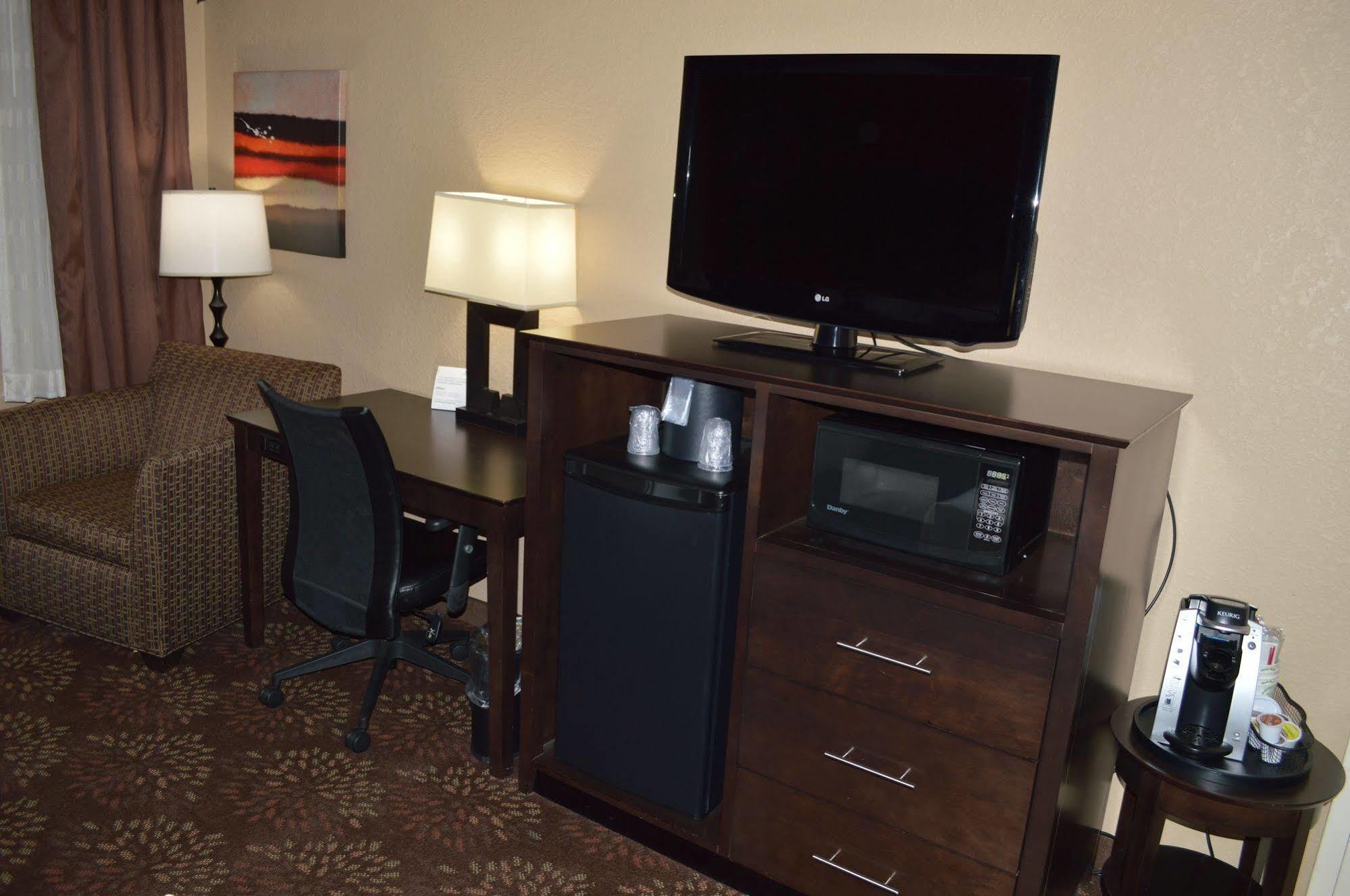 Holiday Inn Charlotte University By Ihg Exterior foto