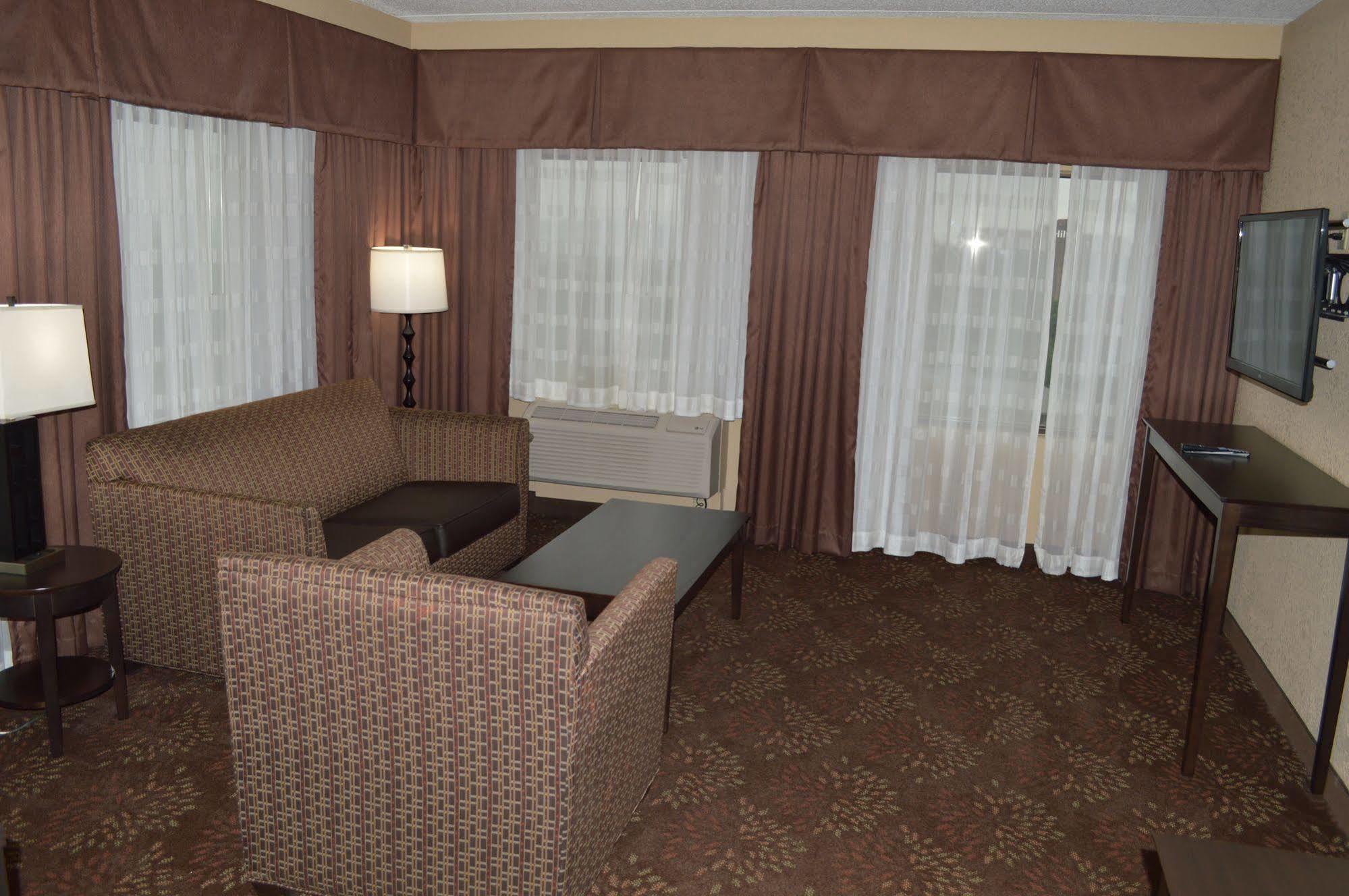 Holiday Inn Charlotte University By Ihg Exterior foto